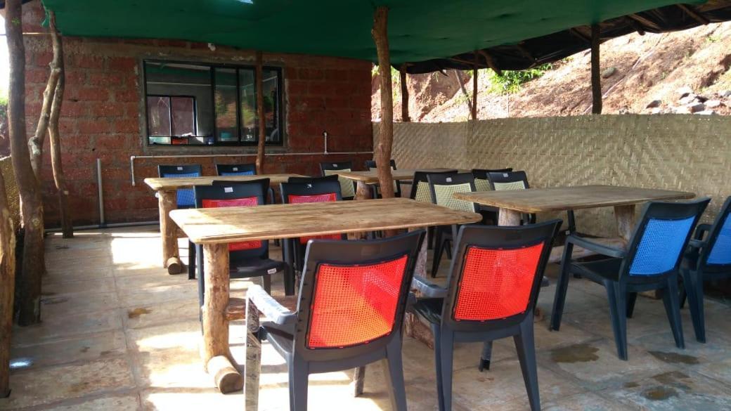 Vinee'S Kitchen And Motel Koynanagar Exterior foto
